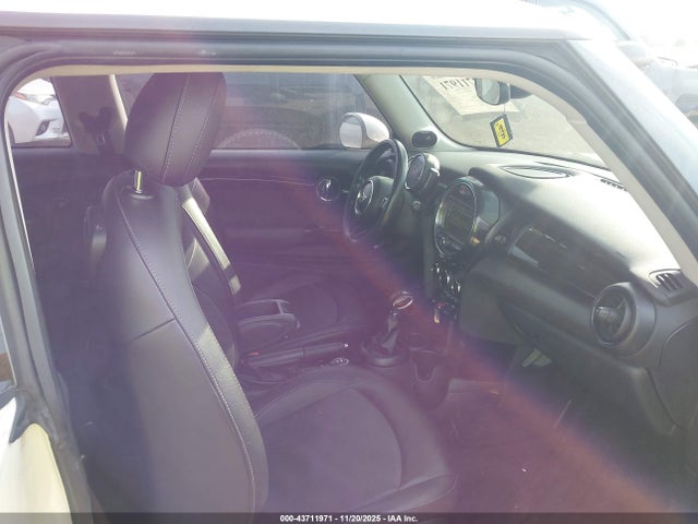 2018 MINI HARDTOP WMWXP5C58J2G62719 Photo 4