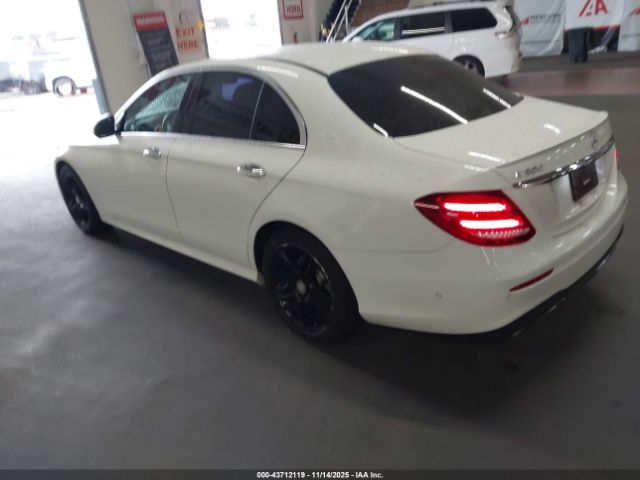 2018 MERCEDES-BENZ E 300 WDDZF4JB8JA339619 Photo 2