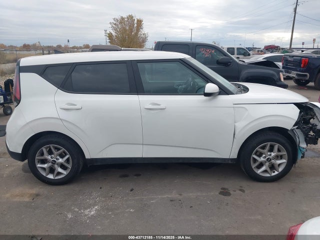 KNDJ23AU3R7238379 KIA SOUL LX