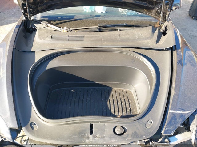 2025 TESLA MODEL 3 5YJ3E1EB7SF913972 Photo 9