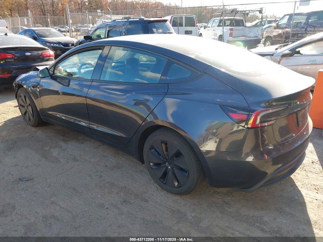 2025 TESLA MODEL 3 5YJ3E1EB7SF913972 Photo 2