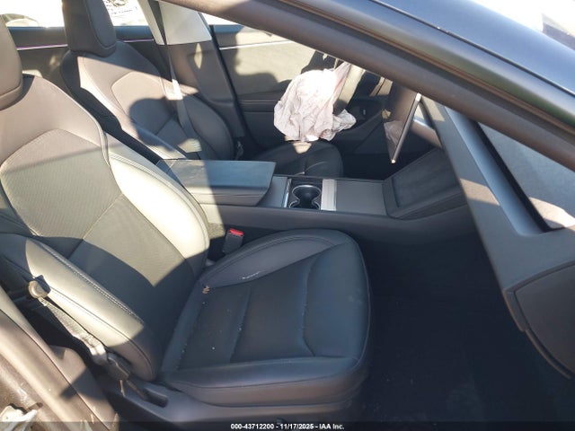 2025 TESLA MODEL 3 5YJ3E1EB7SF913972 Photo 4