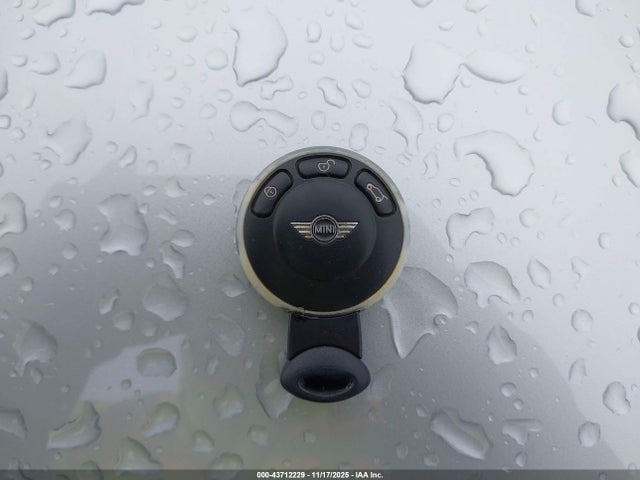 2010 MINI COOPER S WMWMS3C51ATY09430 Photo 10