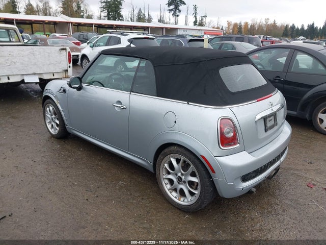 2010 MINI COOPER S WMWMS3C51ATY09430 Photo 2