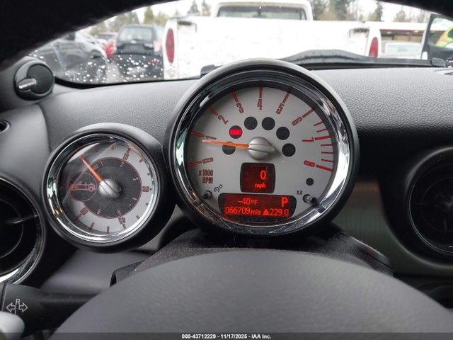 2010 MINI COOPER S WMWMS3C51ATY09430 Photo 6