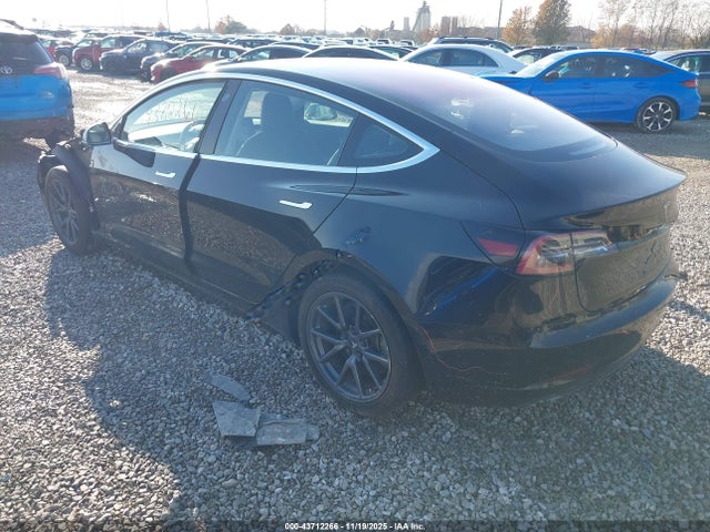 2018 TESLA MODEL 3 5YJ3E1EA2JF004981 Photo 2