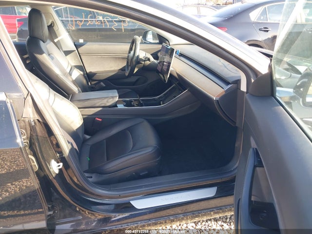 2018 TESLA MODEL 3 5YJ3E1EA2JF004981 Photo 4