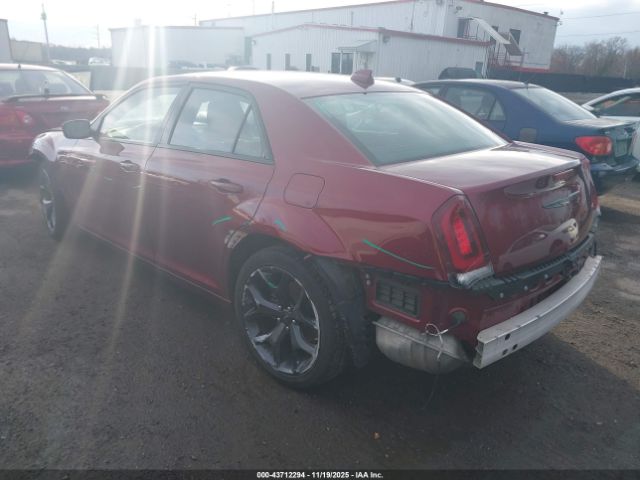 2022 CHRYSLER 300 2C3CCAAG3NH236722 Photo 2