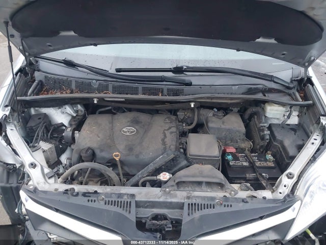 5TDKZ3DC1KS017829 Toyota Sienna Le 8 Passenger
