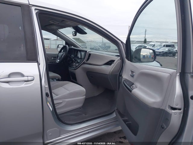 5TDKZ3DC1KS017829 Toyota Sienna Le 8 Passenger
