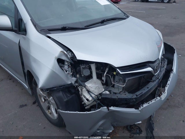 5TDKZ3DC1KS017829 Toyota Sienna Le 8 Passenger