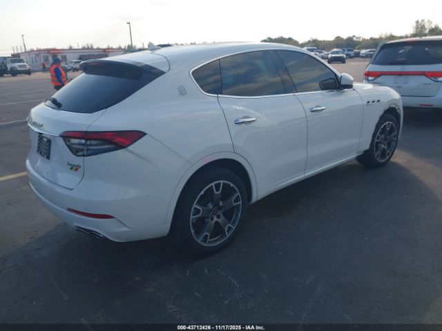 2021 MASERATI LEVANTE ZN661XUA2MX373359 Photo 3