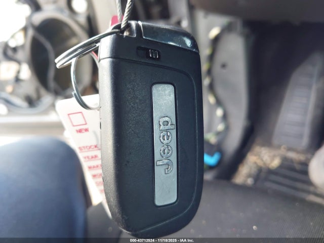 2021 JEEP RENEGADE ZACNJCBB2MPM34386 Photo 10