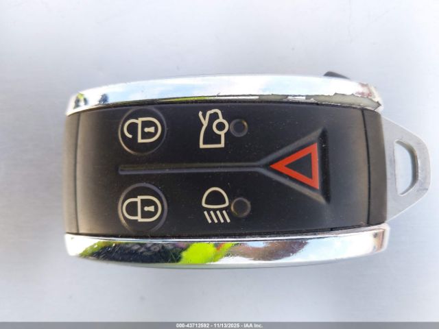 2011 JAGUAR XF SAJWA0GB4BLR84724 Photo 10