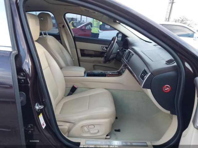 2011 JAGUAR XF SAJWA0GB4BLR84724 Photo 4