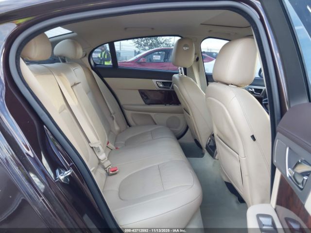 2011 JAGUAR XF SAJWA0GB4BLR84724 Photo 7