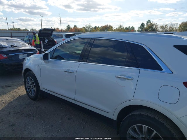 2017 CADILLAC XT5 1GYKNBRS7HZ323232 Photo 2