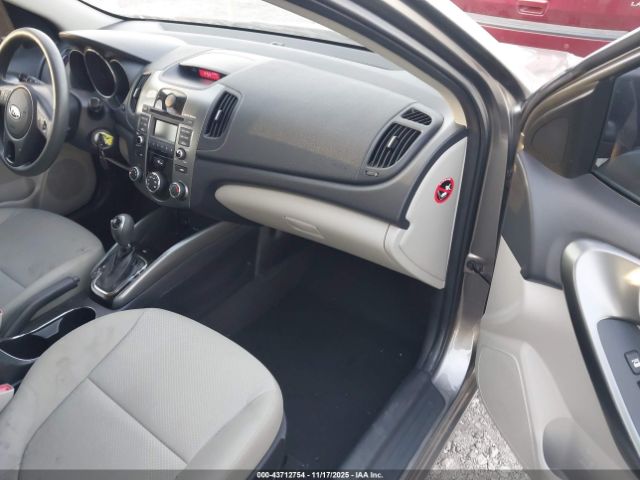 2013 KIA FORTE KNAFU4A21D5651584 Photo 4