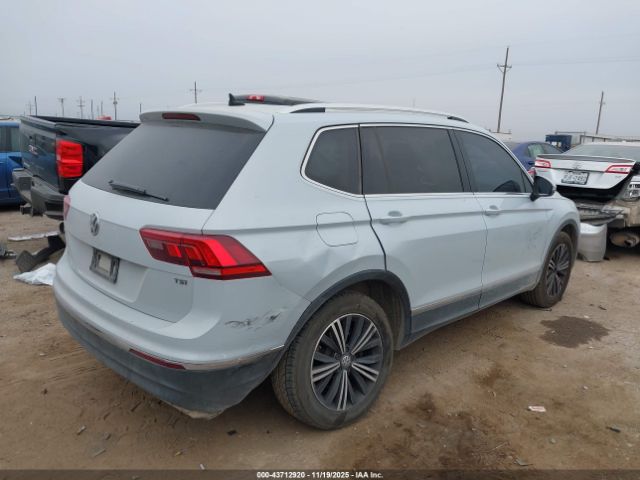 2018 VOLKSWAGEN TIGUAN 3VV3B7AX0JM112146 Photo 3