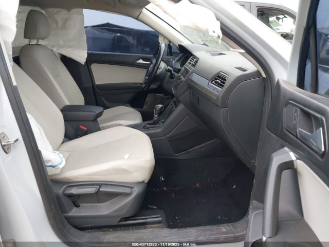 2018 VOLKSWAGEN TIGUAN 3VV3B7AX0JM112146 Photo 4