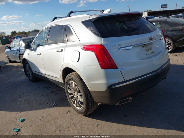 2017 CADILLAC XT5 1GYKNBRS2HZ246852 Photo 2