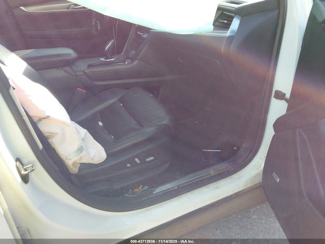 2017 CADILLAC XT5 1GYKNBRS2HZ246852 Photo 4