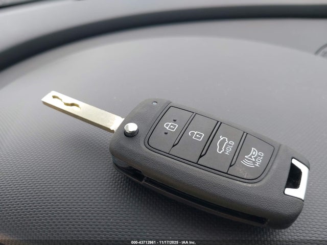 KMHLL4DG2SU063322 Hyundai ELANTRA SE