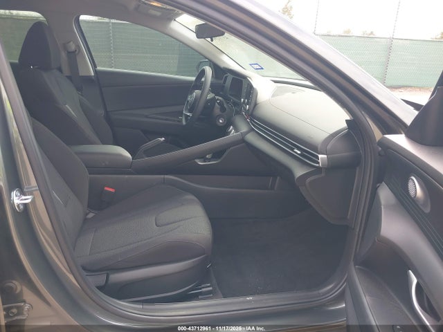 KMHLL4DG2SU063322 Hyundai ELANTRA SE