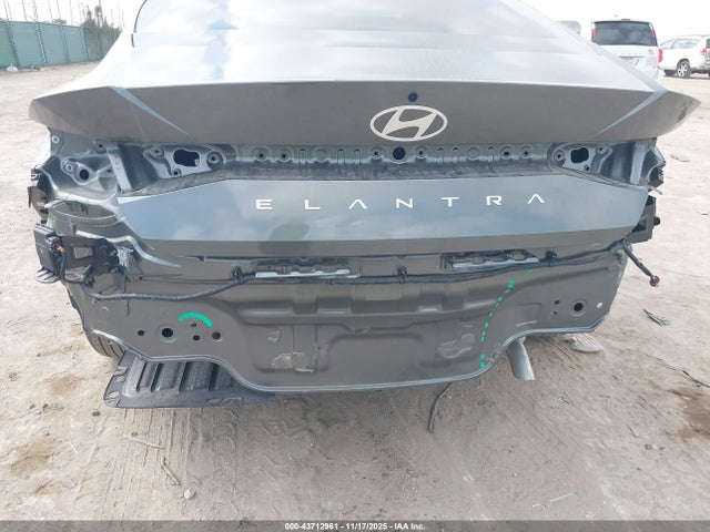 KMHLL4DG2SU063322 Hyundai ELANTRA SE