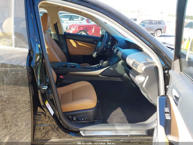 Lexus IS 200T 2016 JTHBA1D26G5027920 Image 5