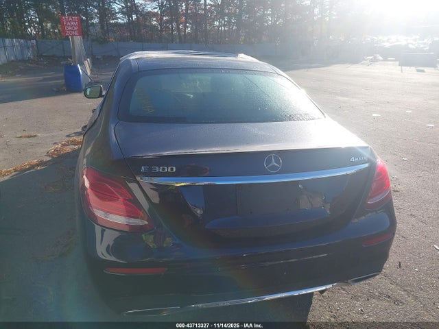43713327 :رقم المزاد ، WDDZF4KB6HA114771 vin ، 2017 Mercedes-benz E 300 4matic مزاد بيع