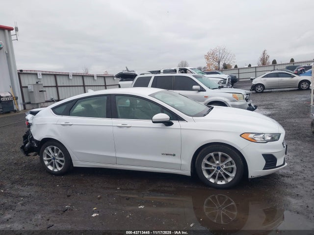 3FA6P0LU5KR207769 Ford Fusion Hybrid Se