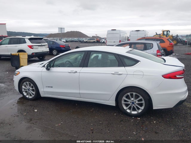 3FA6P0LU5KR207769 Ford Fusion Hybrid Se