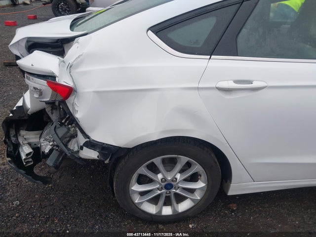 3FA6P0LU5KR207769 Ford Fusion Hybrid Se