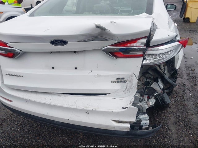3FA6P0LU5KR207769 Ford Fusion Hybrid Se