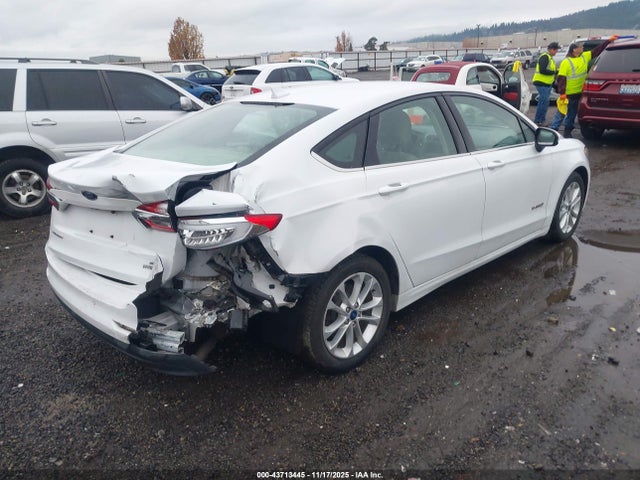 3FA6P0LU5KR207769 Ford Fusion Hybrid Se