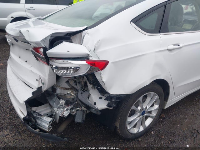 3FA6P0LU5KR207769 Ford Fusion Hybrid Se