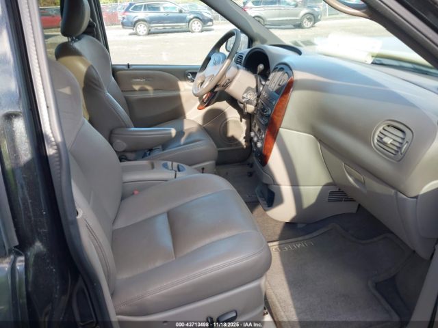 2003 CHRYSLER TOWN & COUNTRY 2C8GP64L13R286354 Photo 4