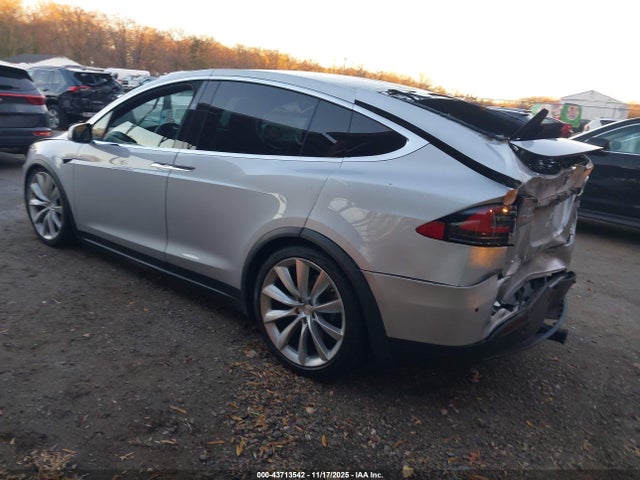 2017 TESLA MODEL X 5YJXCDE20HF047713 Photo 2