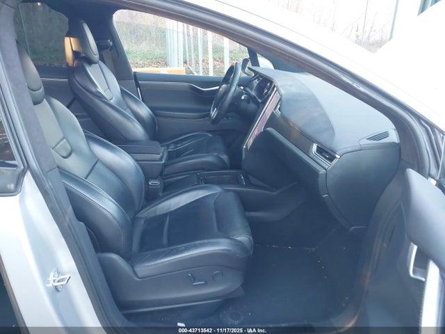 2017 TESLA MODEL X 5YJXCDE20HF047713 Photo 4