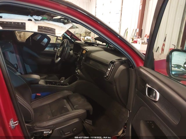 2021 VOLVO XC40 RECHARGE PURE ELECTRIC YV4ED3URXM2588033 Photo 4