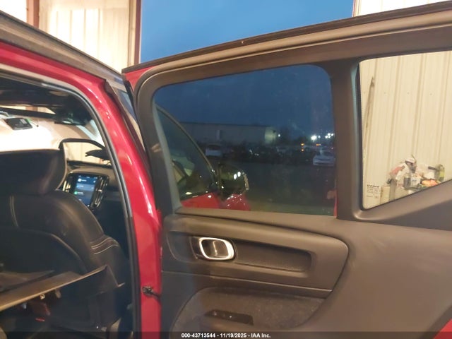 2021 VOLVO XC40 RECHARGE PURE ELECTRIC YV4ED3URXM2588033 Photo 7