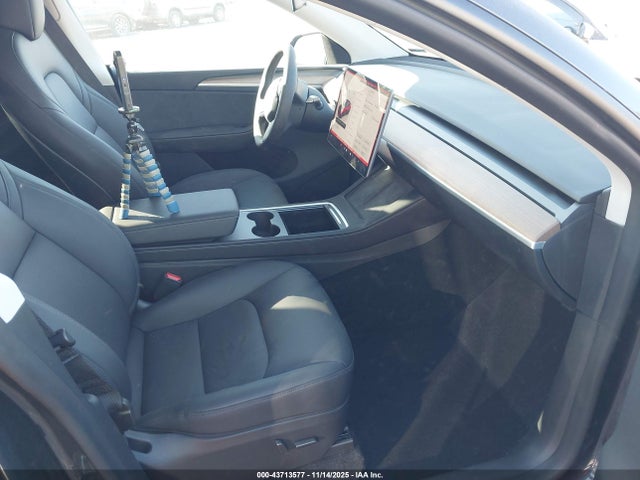 2025 TESLA MODEL Y 7SAYGDED1SA365339 Photo 4