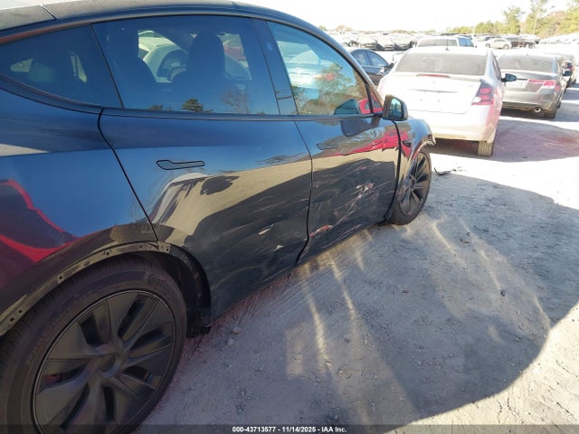 2025 TESLA MODEL Y 7SAYGDED1SA365339 Photo 5