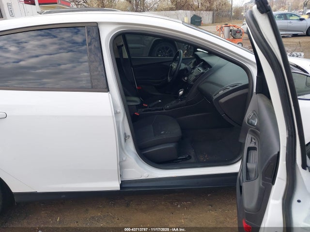 2015 FORD FOCUS 1FADP3F23FL262356 Photo 4