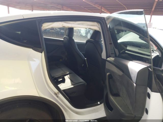 2026 TESLA MODEL Y 7SAYGDED2TF383384 Photo 7