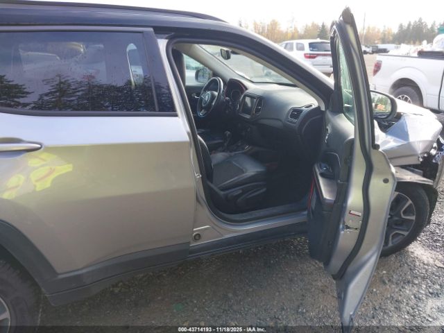 2019 JEEP COMPASS 3C4NJDDB6KT597893 Photo 4