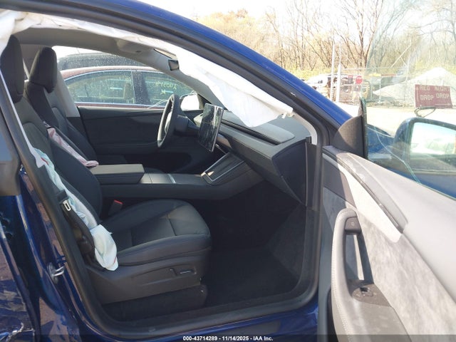 2026 TESLA MODEL Y 7SAYGDEE2TA449826 Photo 4
