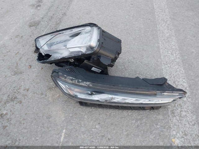 43714308 :رقم المزاد ، KM8K2CAAXMU733890 vin ، 2021 Hyundai Kona Sel مزاد بيع