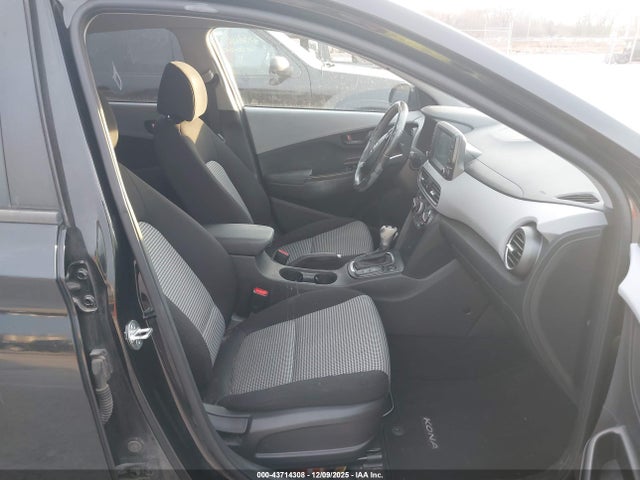 43714308 :رقم المزاد ، KM8K2CAAXMU733890 vin ، 2021 Hyundai Kona Sel مزاد بيع